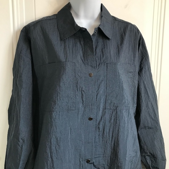 ATHLETA Women's XS Dark Rinse Lunar Sheen Blue Grey Nylon Snap Button Shirt NWOT - Picture 6 of 16